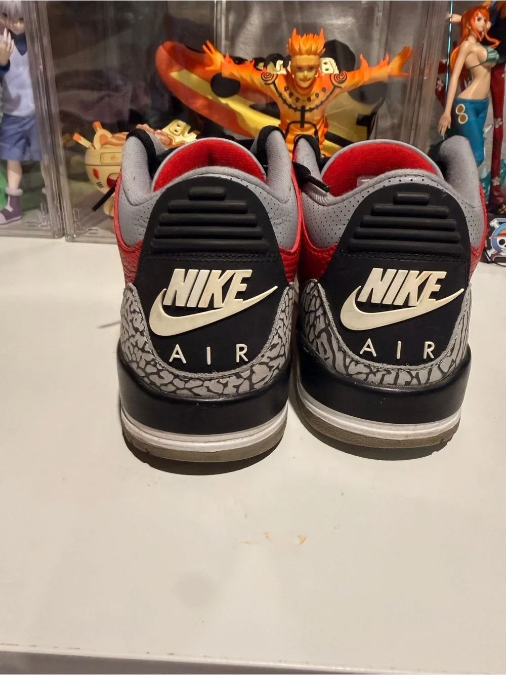 Jordan Men 9.5 Red and Gray Retro Basketball Sneakers